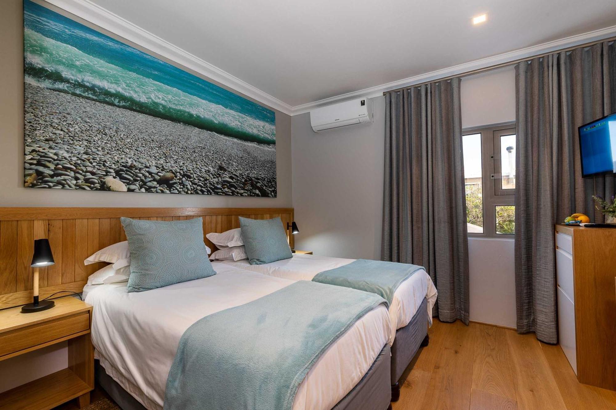 Oceans Guest House & Luxurious Apartments Struisbaai Exterior photo
